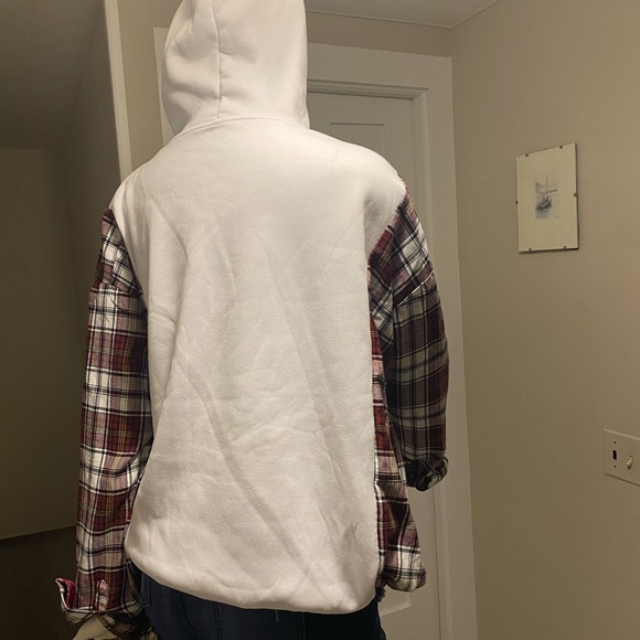 Upcycled wink thematic hoodie - Picture 3 of 5